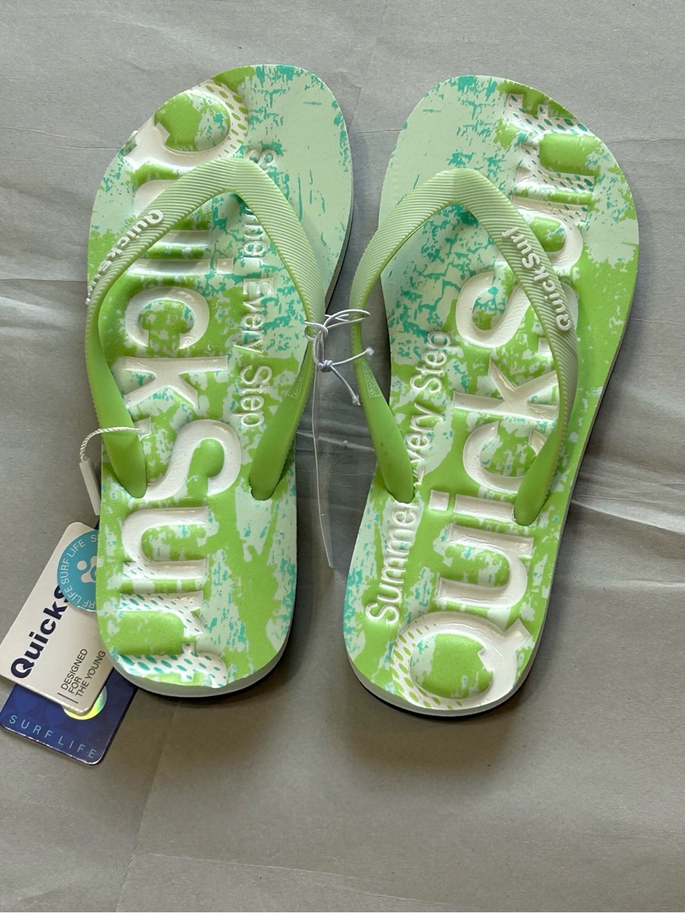 NWT QuickSurf Lime Green Graphic Print Beach Flip Flops 6